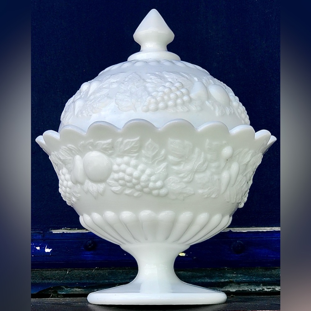 Mid Century Vintage Westmoreland Finial Lidded Fruit Embossed Candy Dish